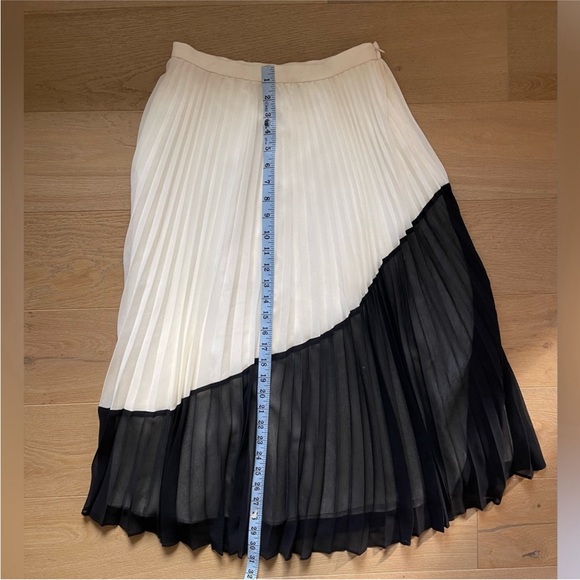 Banana Republic Black and White Pleated Chiffon Skirt - Picture 3 of 3